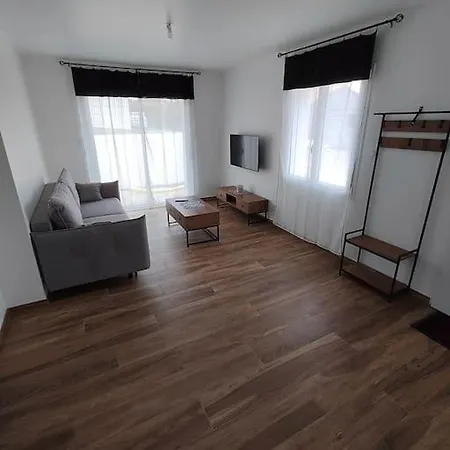 Vakantiehuis Maison Individuelle, A 5 Min Du Puy Du Fou Chambretaud